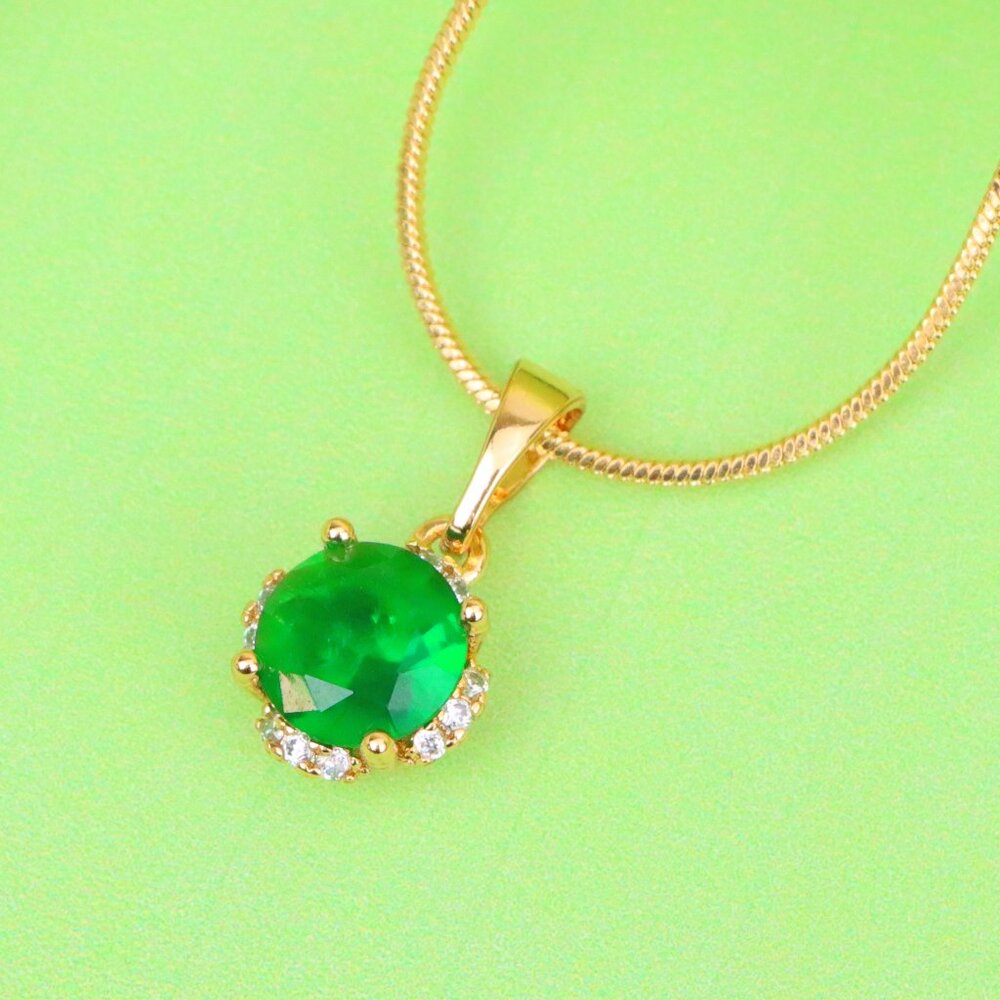 "Round Green Gemstone Pendant in Rose Gold – Elegant & Versatile, XPPT1325